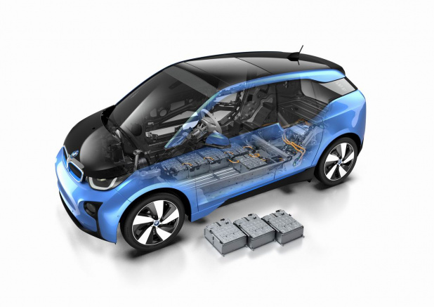 「BMW i3にバッテリー容量を増やした新グレードを設定。アップデートも用意」の10枚目の画像