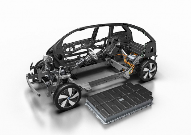 「BMW i3にバッテリー容量を増やした新グレードを設定。アップデートも用意」の13枚目の画像