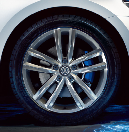 「VWパサート・ヴァリアントのPHV「GTE」登場。EV走行距離51.7km/L、価格は519万9000円〜」の11枚目の画像