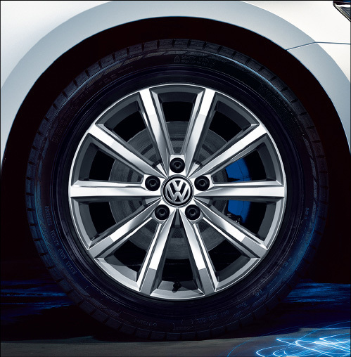「VWパサート・ヴァリアントのPHV「GTE」登場。EV走行距離51.7km/L、価格は519万9000円〜」の12枚目の画像