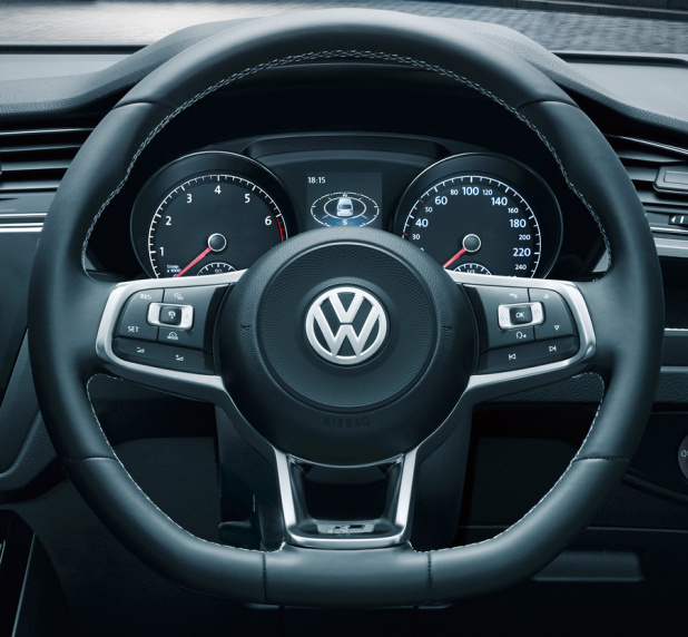「VWの新型ゴルフ・トゥーランにスポーティな新グレード「TSI R-Line」を追加」の4枚目の画像