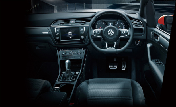 「VWの新型ゴルフ・トゥーランにスポーティな新グレード「TSI R-Line」を追加」の2枚目の画像