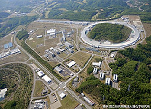 「マツダと兵庫県立大学が大型放射光施設SPring-8を活用して触媒材料を研究」の1枚目の画像