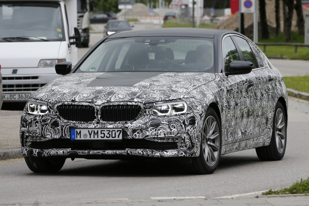 「BMW・5シリーズセダン次世代型、新LEDエンジェルアイがこれだ!」の1枚目の画像
