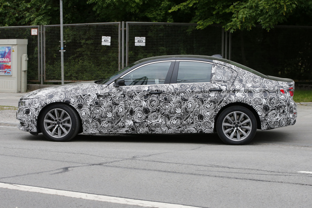 「BMW・5シリーズセダン次世代型、新LEDエンジェルアイがこれだ!」の4枚目の画像
