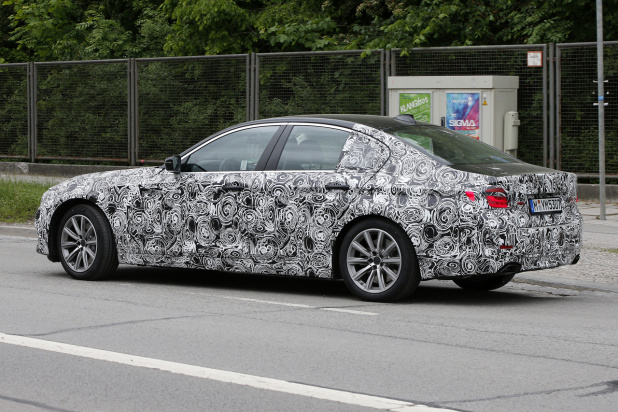 「BMW・5シリーズセダン次世代型、新LEDエンジェルアイがこれだ!」の5枚目の画像