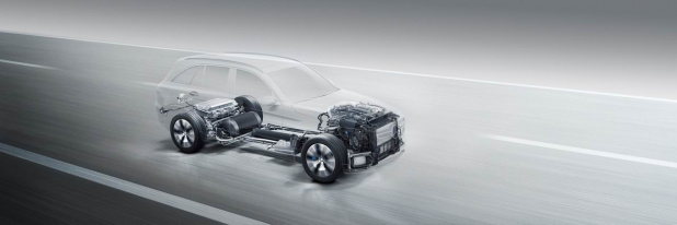 「世界初！ メルセデスが外部充電可能な燃料電池車「GLC F-CELL」を2017年に発売」の8枚目の画像