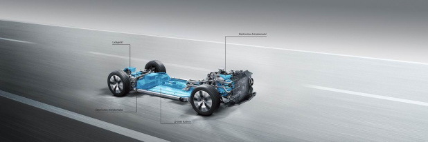 「世界初！ メルセデスが外部充電可能な燃料電池車「GLC F-CELL」を2017年に発売」の13枚目の画像