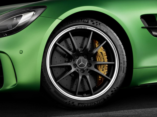 「「緑の地獄」という名のボディカラー ─ 『メルセデスAMG GT R』画像ギャラリー・その1」の14枚目の画像