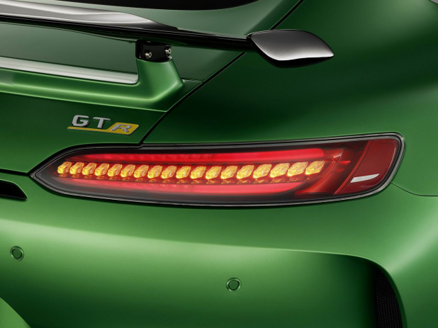 「「緑の地獄」という名のボディカラー ─ 『メルセデスAMG GT R』画像ギャラリー・その1」の17枚目の画像