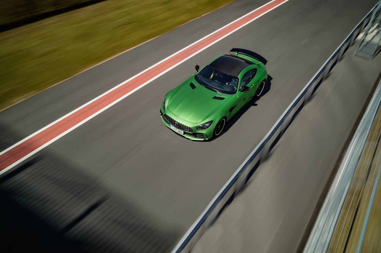 「レース専用車GT3のグリルを受け継いだ量産市販モデル ─ 『メルセデスAMG GT R』画像ギャラリー ・その2」の19枚目の画像