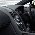 アストンマーティン「V12 Vantage S」に7速MTモデルを追加 - v12-vantages_manual_060416_9