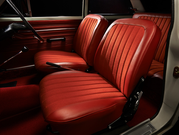 「トヨタ・カローラの50周年記念限定車「HYBRID G 50 Limited」に赤い内装を採用したわけは？」の6枚目の画像