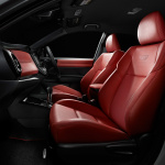 トヨタ・カローラの50周年記念限定車「HYBRID G 50 Limited」に赤い内装を採用したわけは？ - 20160711_01_08_s
