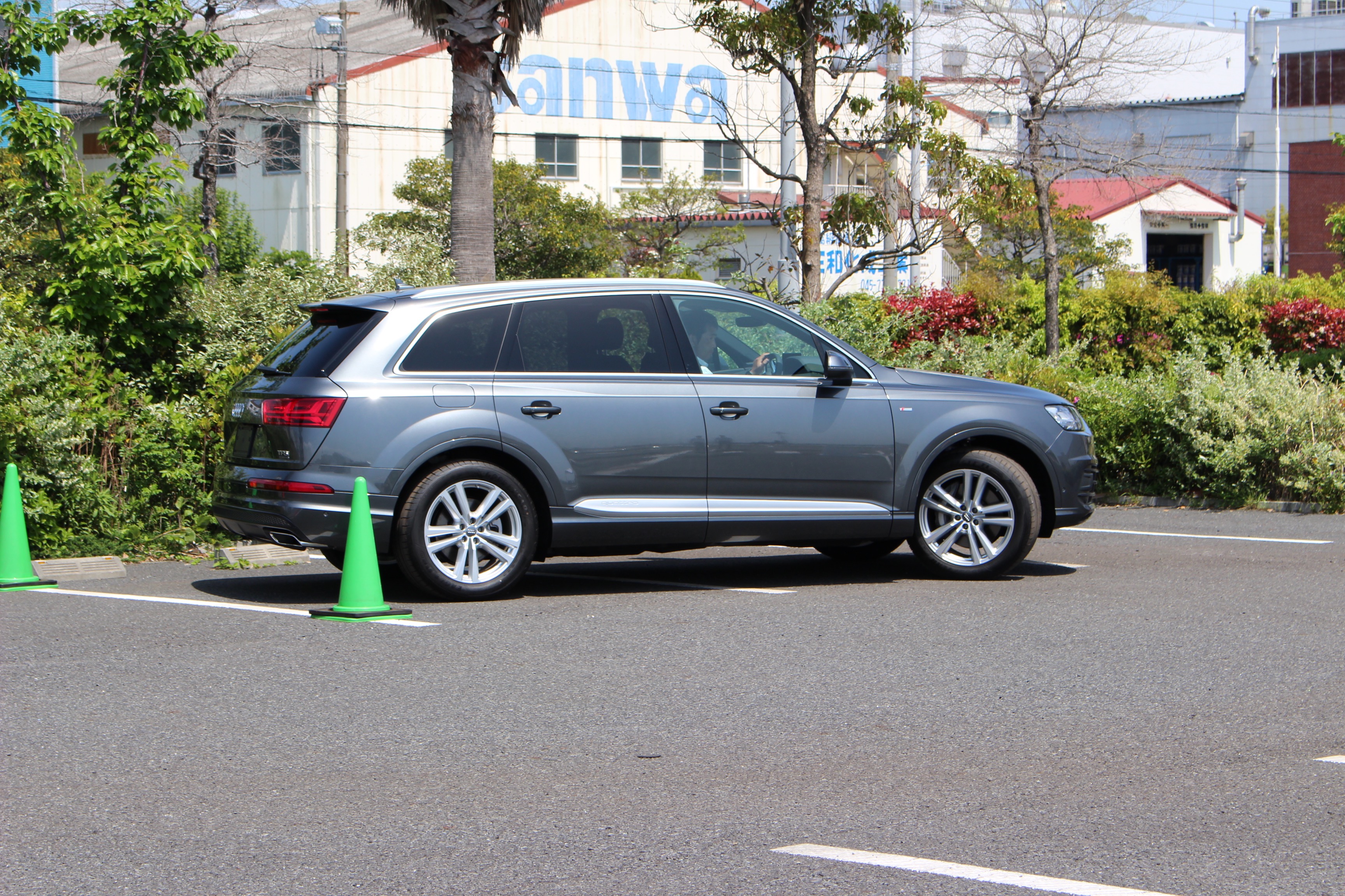 46万円でも装備したい！新型アウディQ7の4WS「オールホイール