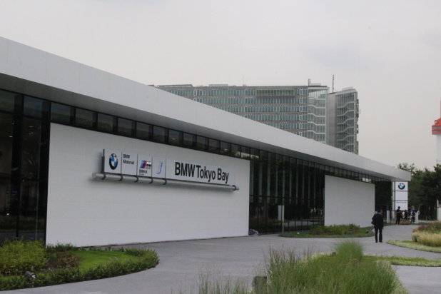 「BMW世界初の大規模ショールーム「BMW GROUP Tokyo Bay」100台の試乗車、50台の展示車でオープン」の20枚目の画像