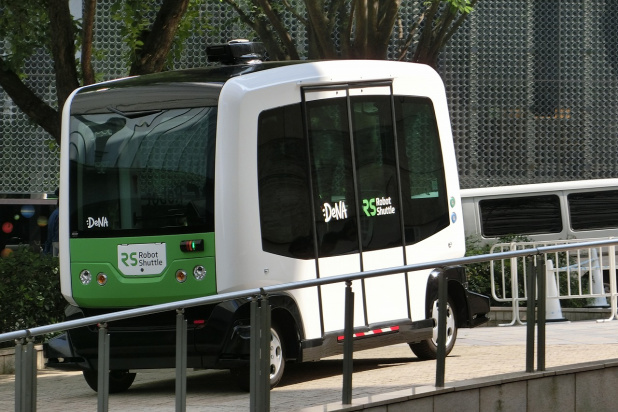 「今夏、日本初導入の無人運転バス「Robot Shuttle」に試乗！」の1枚目の画像