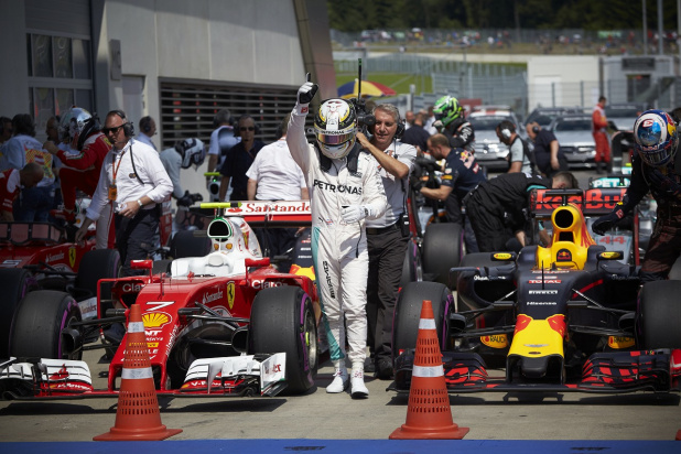 「【2016 F1第9戦オーストリアGP】また起きたチームメイト同士の接触！　二人の関係性は大丈夫？」の5枚目の画像