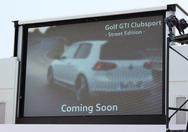 「強烈な加速Gを発揮するゴルフ GTI Clubsport Track Editionのブースト機能」の8枚目の画像