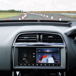 ジャガー・ランドローバーが100台以上のコネクテッド自律運転車両を投入して目指す世界とは？ - JLR_on_road autonomous_tests_02