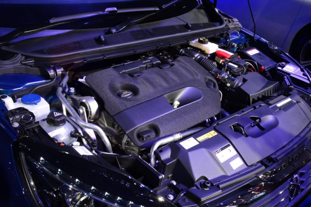「DS AUTOMOBILES「DS 4」、SUVの「DS 4 CROSSBACK」に2.0Lの直噴ディーゼルエンジン「BlueHDi」搭載」の16枚目の画像