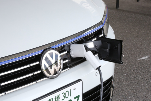 「VWのプラグインハイブリッド第2弾「パサートGTE」もスポーティな走りが魅力」の3枚目の画像
