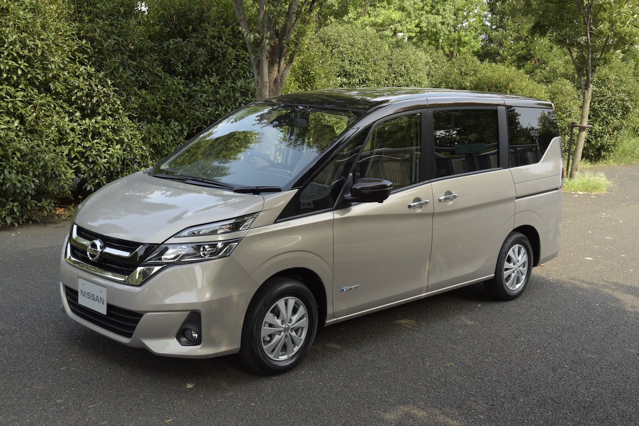新型セレナの広さ 燃費 注目装備は Clicccar Com