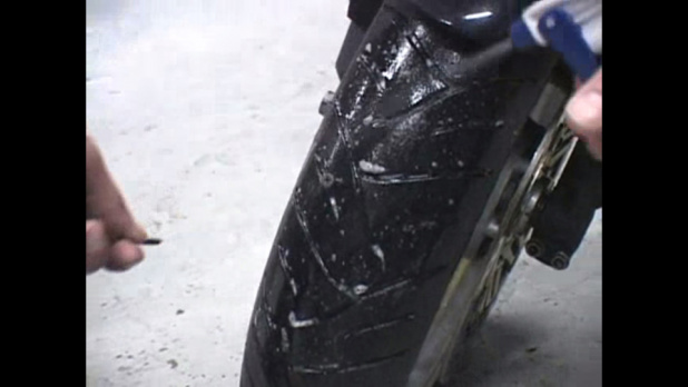 「絶対にパンクしない!? 最強のバイク用タイヤが存在した！」の4枚目の画像