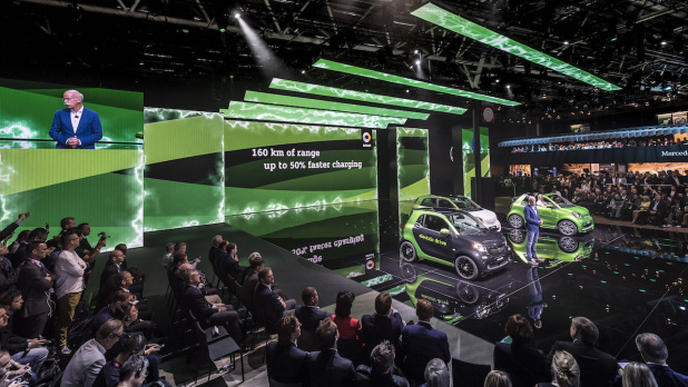 「メルセデスがEVの新ブランド「EQ」を発表。第一弾は最長500km走行可能なコンセプトカー【パリモーターショー16】」の7枚目の画像