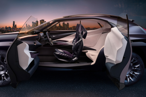 「コンパクトSUVのデザインと快適性を提案する、レクサス「UX Concept」【パリモーターショー16】」の4枚目の画像