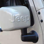 「ジープ・レネゲードとラングラーに人気装備満載の「Jeep Mojave Edition」を設定」の3枚目の画像ギャラリーへのリンク