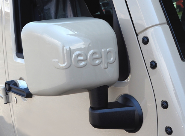 「ジープ・レネゲードとラングラーに人気装備満載の「Jeep Mojave Edition」を設定」の3枚目の画像