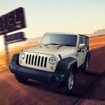 ジープ・レネゲードとラングラーに人気装備満載の「Jeep Mojave Edition」を設定 - Asphalt Road Through Steppe