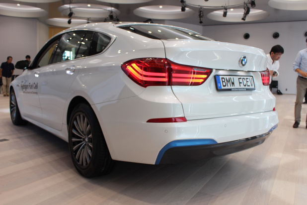 「BMWがFCVの試作車を公表。航続可能距離500km以上、価格は既存車から1割増しで投入へ」の2枚目の画像