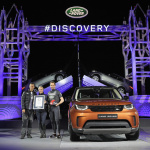 ギネス記録となるレゴ製ステージで、新型ランドローバー・ディスカバリーがワールドプレミア - Land Rover Unveil The New Discovery At Show-Stopping Global Reveal Event