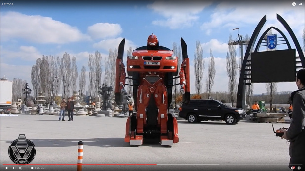 「これはスゴい！ホントにクルマがロボットに変形するBMWのリアル・トランスフォーマー【動画】」の1枚目の画像