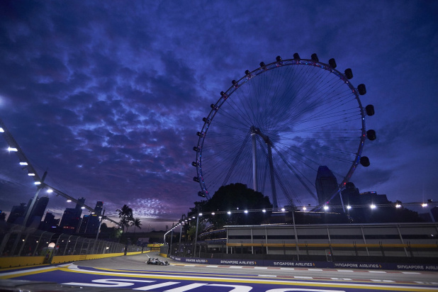 「F1参戦200戦目のニコ・ロズベルグがシンガポール初優勝！ランキングもトップに!!【2016 F1第15戦シンガポールGP】」の1枚目の画像