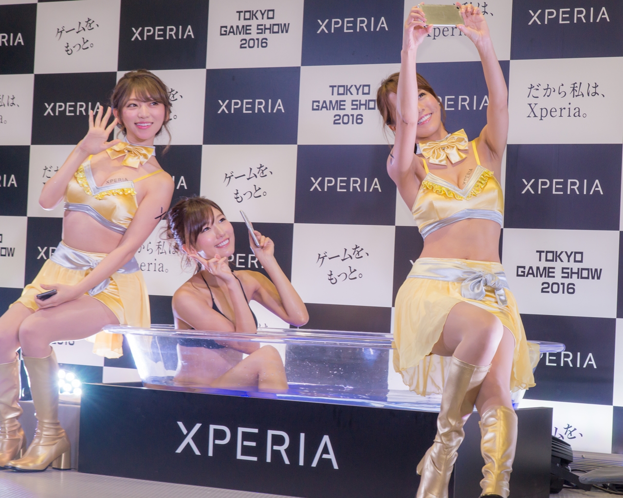 東京ゲームショウで注目のXperiaブースでもレースクイーンが活躍中！ | clicccar.com