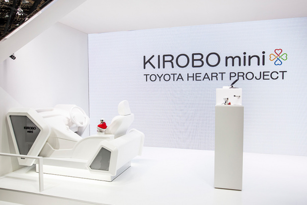 「トヨタKIROBO mini（キロボミニ）はコミュニケーションするだけなの？　CEATECにKIROBO miniとMIRAIカットボディを出展！」の7枚目の画像