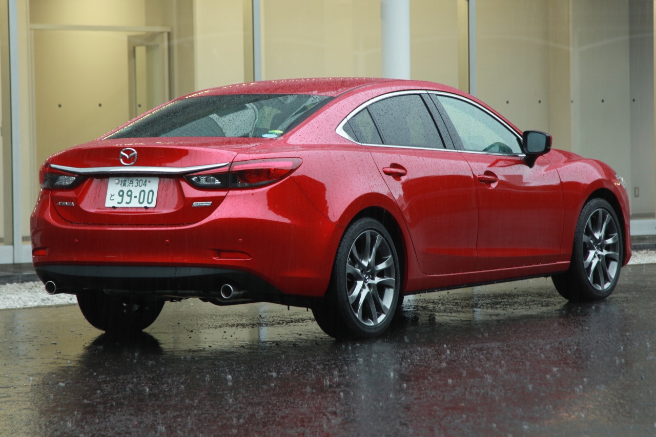 マツダの 常に最新モデルに乗ってもらう 商品改良で大人の色気を手にしたアテンザ Clicccar Com