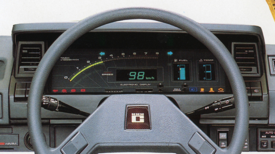 80年代はデジタルメーターをカローラまでが装備していた Corolla Stories 40 50 Clicccar Com