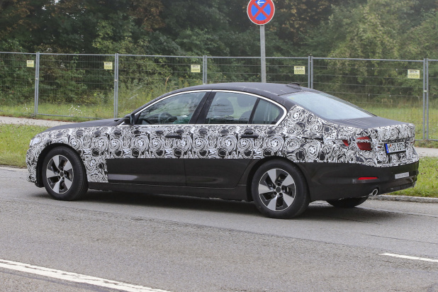 「BMW・5シリーズ次期型のプラグインハイブリッドモデルは航続距離35kmの高性能！」の6枚目の画像
