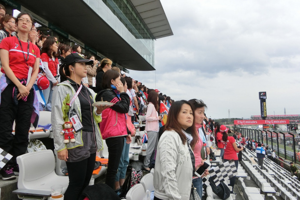 「【F1女子の日本GP2016】ライコネンはフェラーリ・デイトナで登場！ シャンパンファイトでかけられたのは誰？」の12枚目の画像