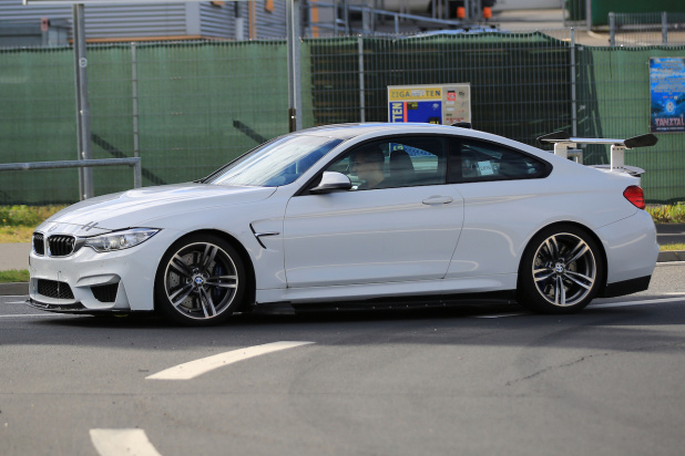 「フルエアロ装着、BMW 最強レースカー「M4 GT4」公道走テストをキャッチ！」の5枚目の画像