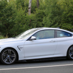 フルエアロ装着、BMW 最強レースカー「M4 GT4」公道走テストをキャッチ！ - 
