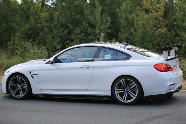 「フルエアロ装着、BMW 最強レースカー「M4 GT4」公道走テストをキャッチ！」の8枚目の画像