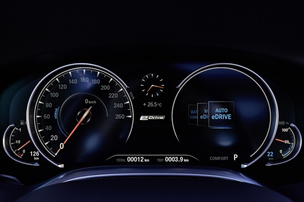 「BMW 7シリーズ新世代プラグインハイブリッドBMW 740e iPerformanceを「戦略価格」1169万円で発売開始」の13枚目の画像