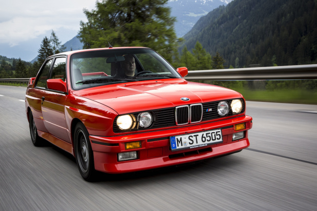 「「BMW M3」の30周年記念車「30 Jahre M3」は、450psまで強化された30台限定車」の11枚目の画像
