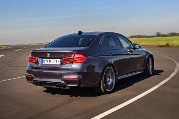 「「BMW M3」の30周年記念車「30 Jahre M3」は、450psまで強化された30台限定車」の5枚目の画像