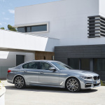 新型BMW・5シリーズに備わる3つの先進技術を動画でチェック - P90237221_highRes_the-new-bmw-5-series